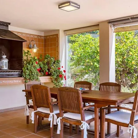 Villa Mediterranean With Pool Near Barcelona