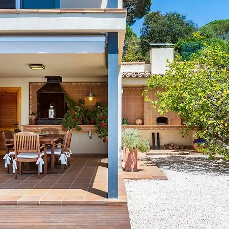Villa Mediterranean With Pool Near Barcelona